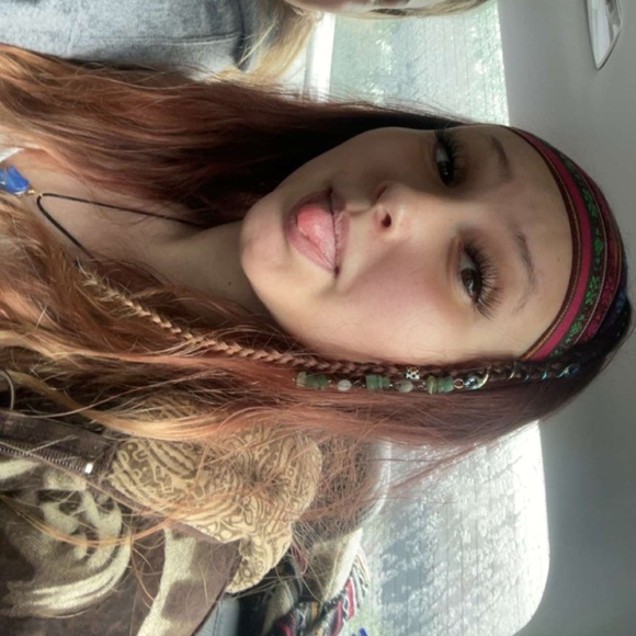 Meet your Posher, Candice - Picture 2 of 2